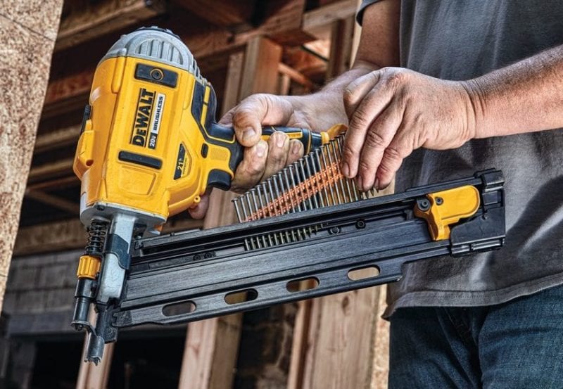 DeWalt DCN21PLM1 cordless framing nailer