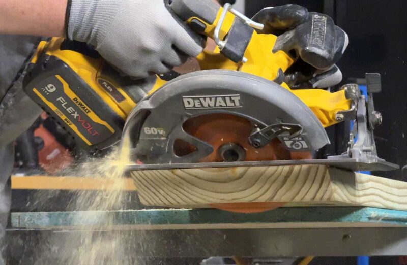 DeWalt DCS578 bevel cutting