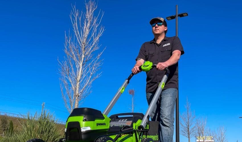 Greenworks 60V Razor Cut Self-Propelled Lawn Mower