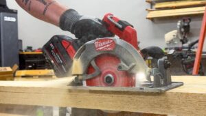 Milwaukee 7-1/4 Inch Circular Saw