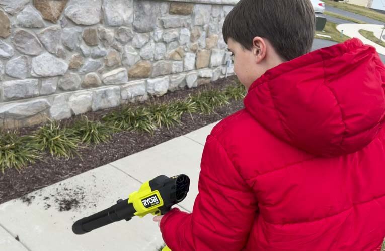 ryobi compact blower